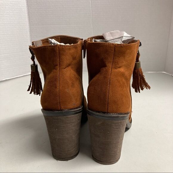 BAMBOO, fringe heeled  booties, Size 6 - Picture 11 of 13